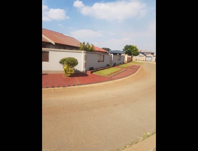 3 BEDROOM HOUSE FOR SALE IN PROTEA GLEN EXT